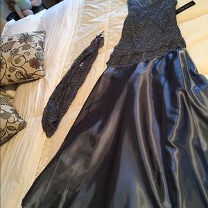 Cachet Gown with Matching Cover